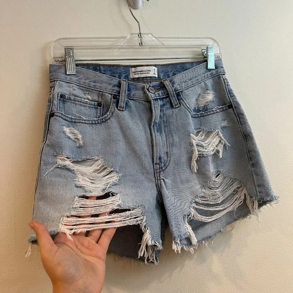 Abercrombie & Fitch Mid Rise Light Wash Boyfriend Distressed Denim Short 25 - Picture 3 of 7